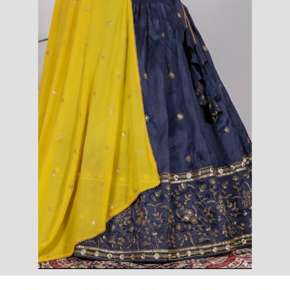Gorgeous Ivory Blue and Yellow Lehenga Indian Dress Size Medium - Picture 4 of 4
